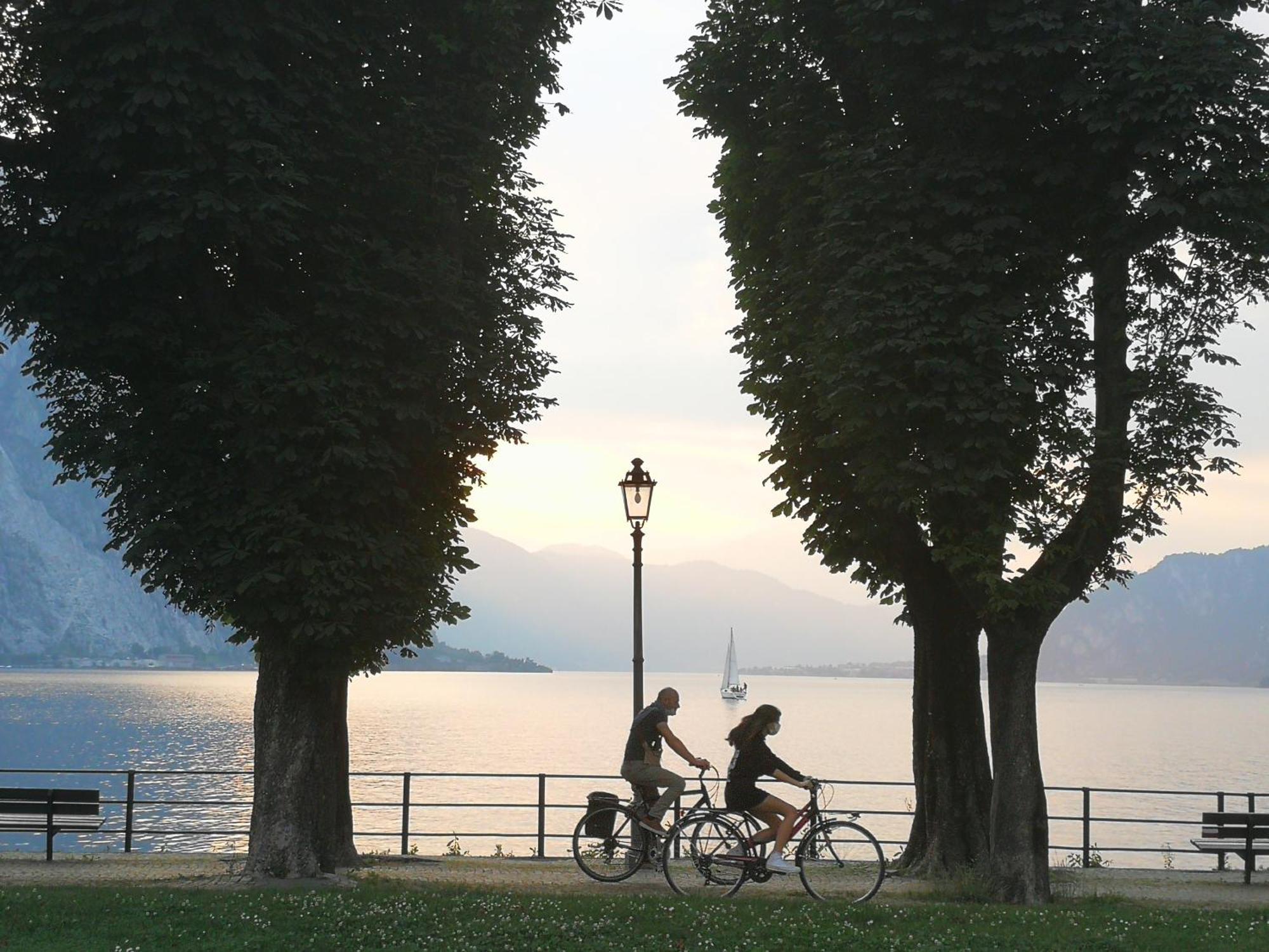 Big Romantic Lake View & Terrace Apartment Lecco Exterior photo