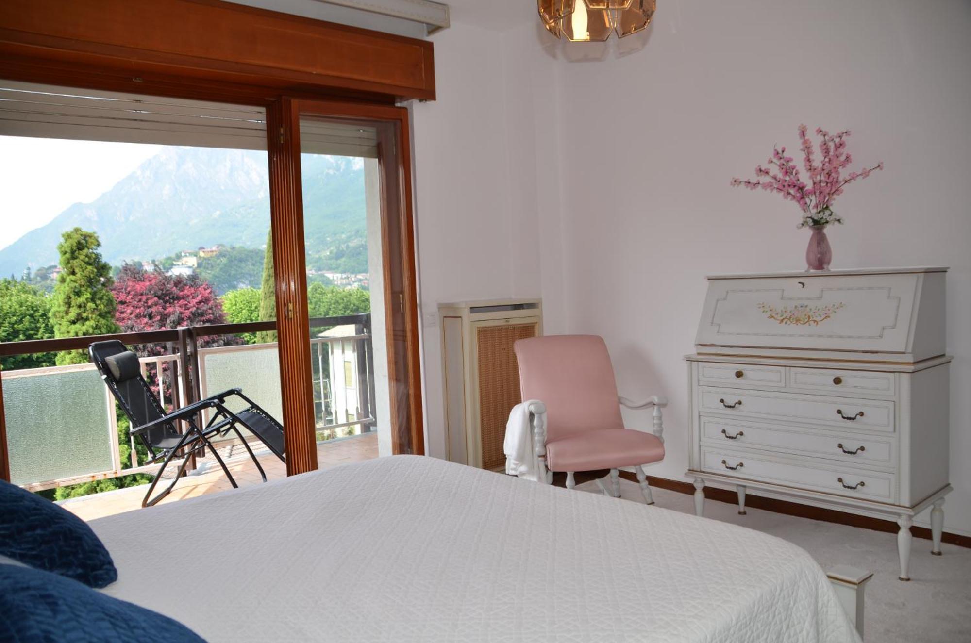 Big Romantic Lake View & Terrace Apartment Lecco Exterior photo
