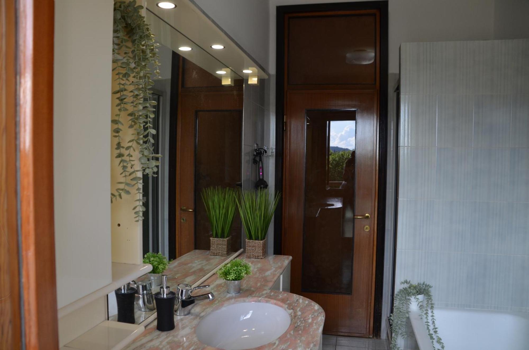 Big Romantic Lake View & Terrace Apartment Lecco Exterior photo